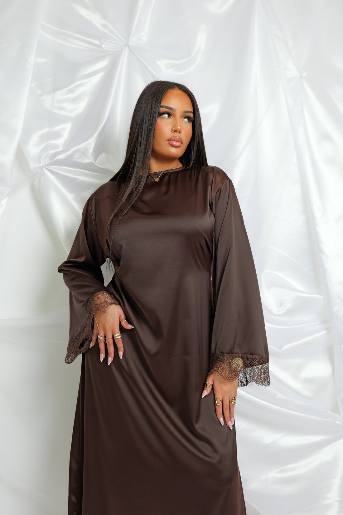 Robe Satin Royal Dentelle